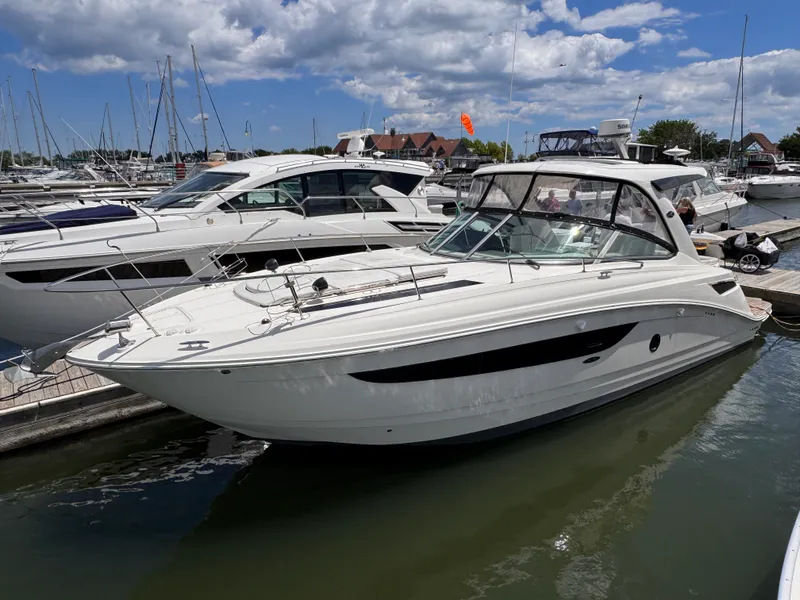 Slide: The Image of Sea Ray 350 SUNDANCER 2018 - 4