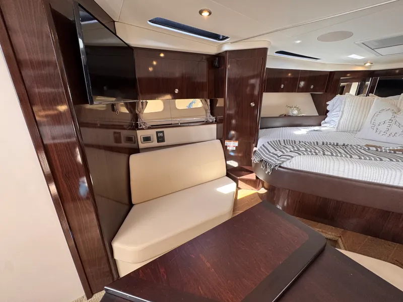 Slide: The Image of Sea Ray 350 SUNDANCER 2018 - 30