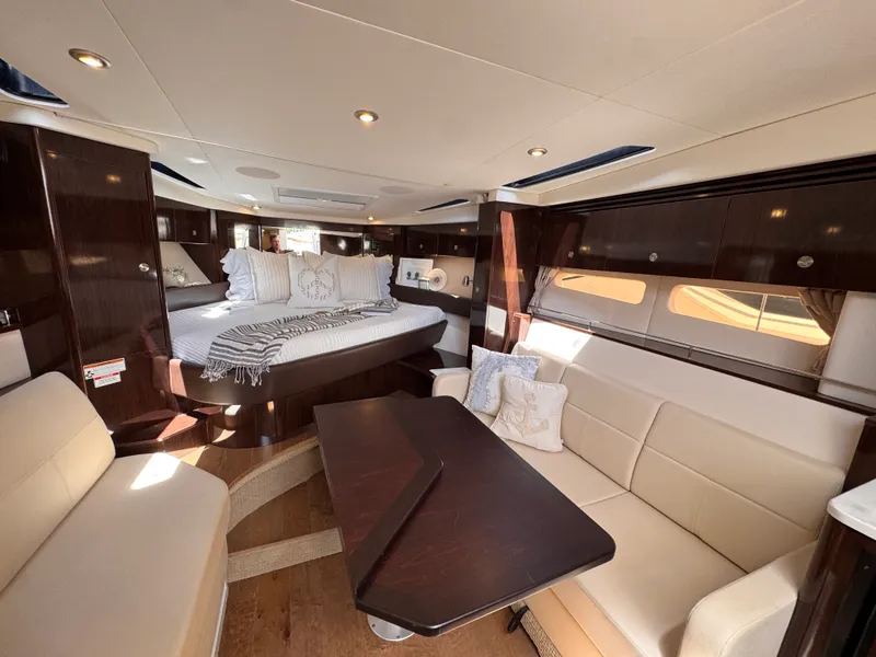 Slide: The Image of Sea Ray 350 SUNDANCER 2018 - 23