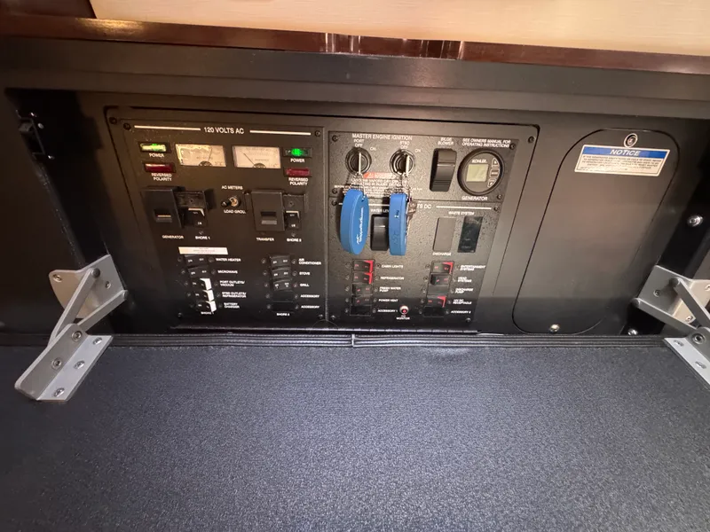 Slide: The Image of Sea Ray 350 SUNDANCER 2018 - 39