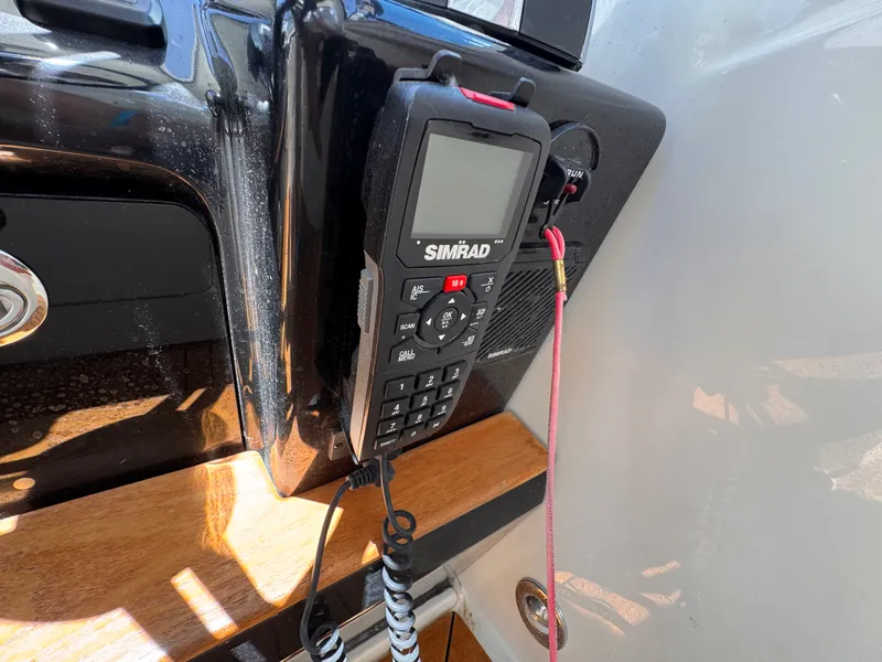 Slide: The Image of Sea Ray 350 SUNDANCER 2018 - 20