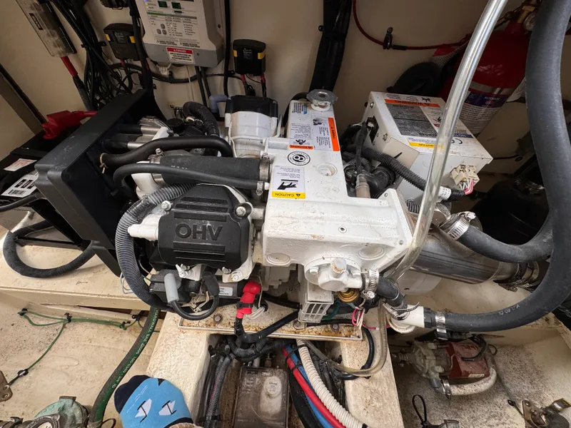 Slide: The Image of Sea Ray 350 SUNDANCER 2018 - 43