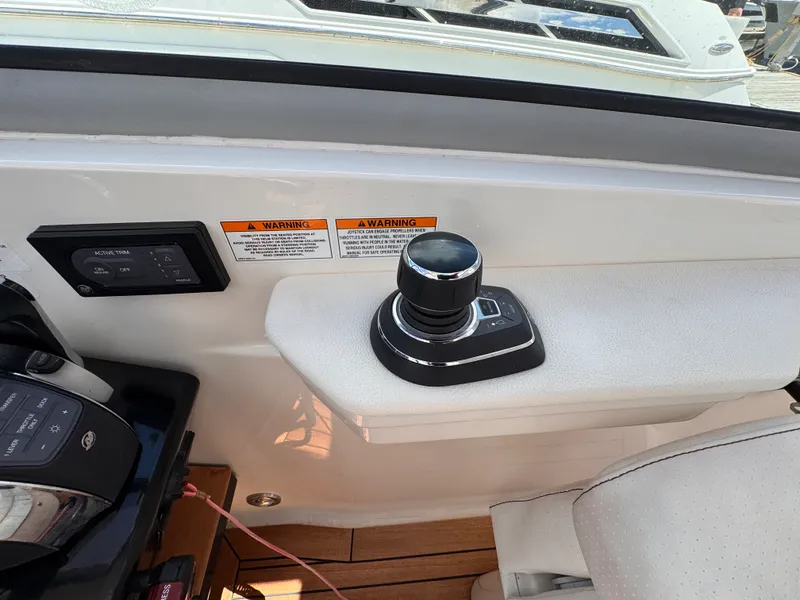 Slide: The Image of Sea Ray 350 SUNDANCER 2018 - 16