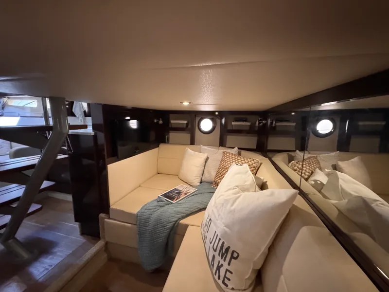 Slide: The Image of Sea Ray 350 SUNDANCER 2018 - 38