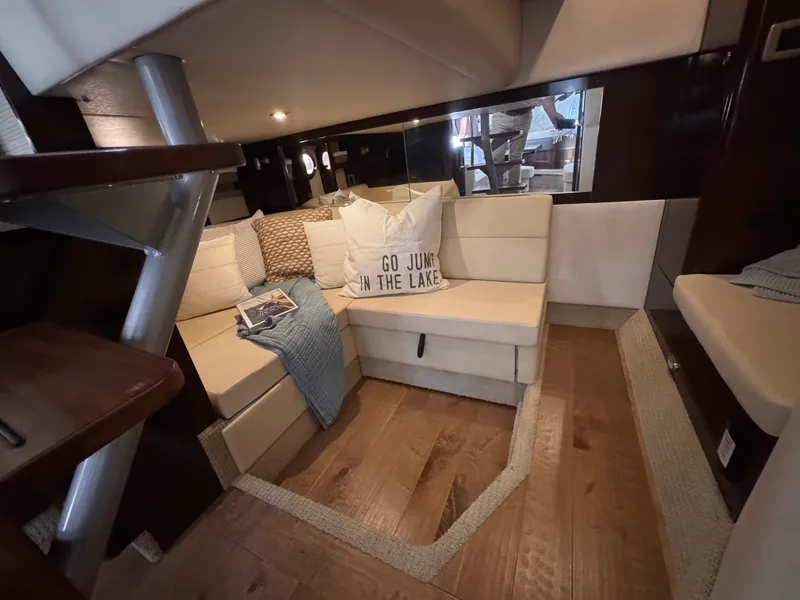 Slide: The Image of Sea Ray 350 SUNDANCER 2018 - 33