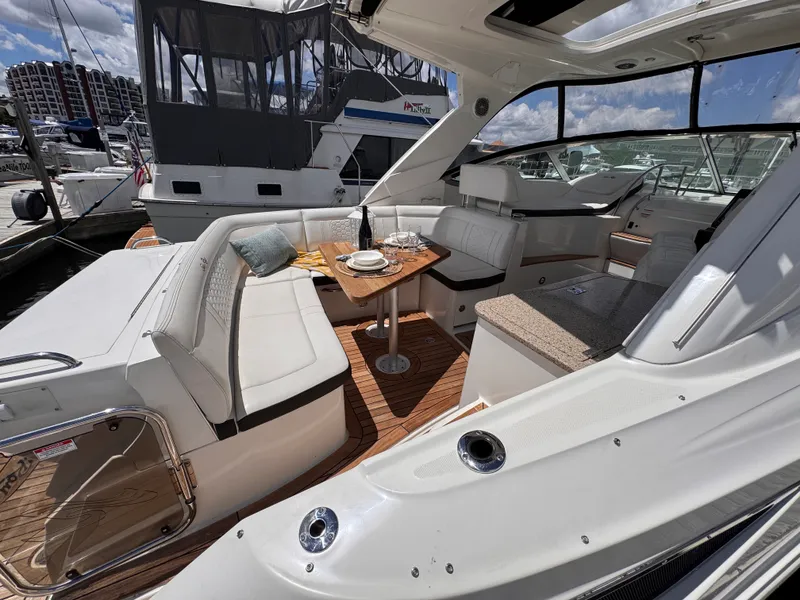 Slide: The Image of Sea Ray 350 SUNDANCER 2018 - 10