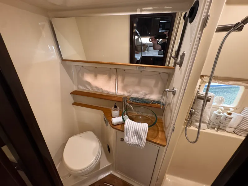 Slide: The Image of Sea Ray 350 SUNDANCER 2018 - 35
