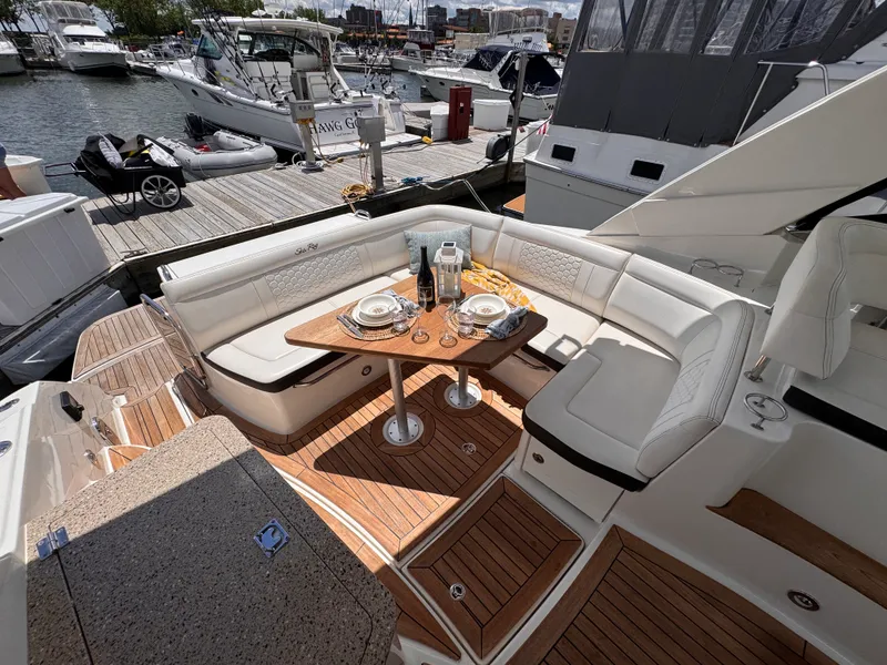 Slide: The Image of Sea Ray 350 SUNDANCER 2018 - 12