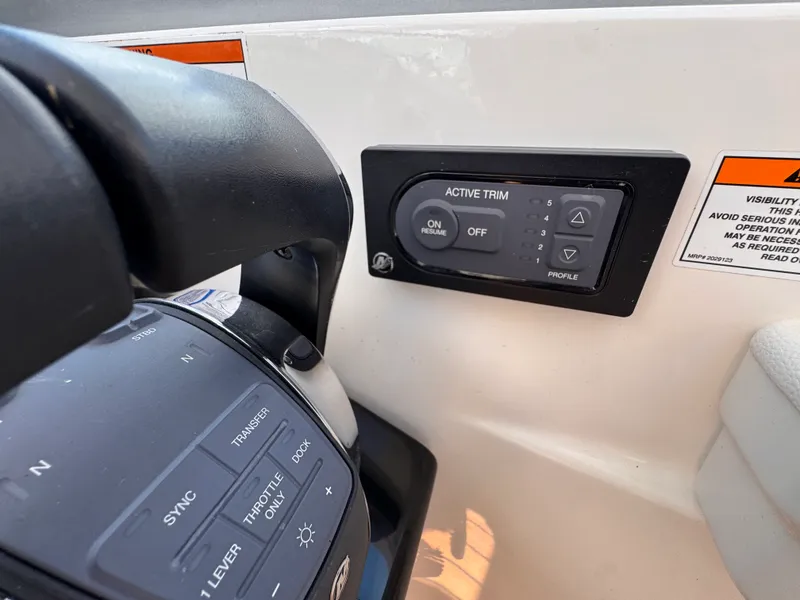 Slide: The Image of Sea Ray 350 SUNDANCER 2018 - 19