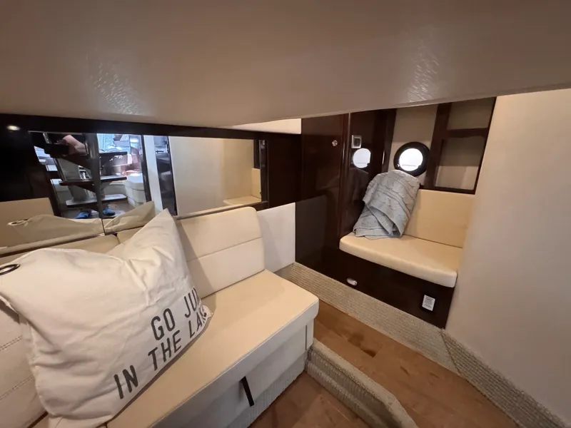 Slide: The Image of Sea Ray 350 SUNDANCER 2018 - 34