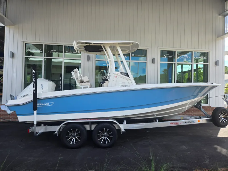 The Image of Boston Whaler 220 Dauntless 2026 - 0