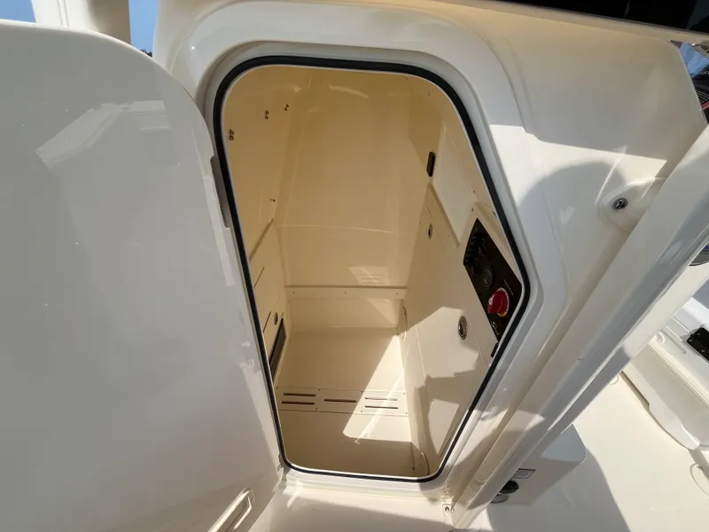 Slide: The Image of Scout 220 XSF 2027 - 12