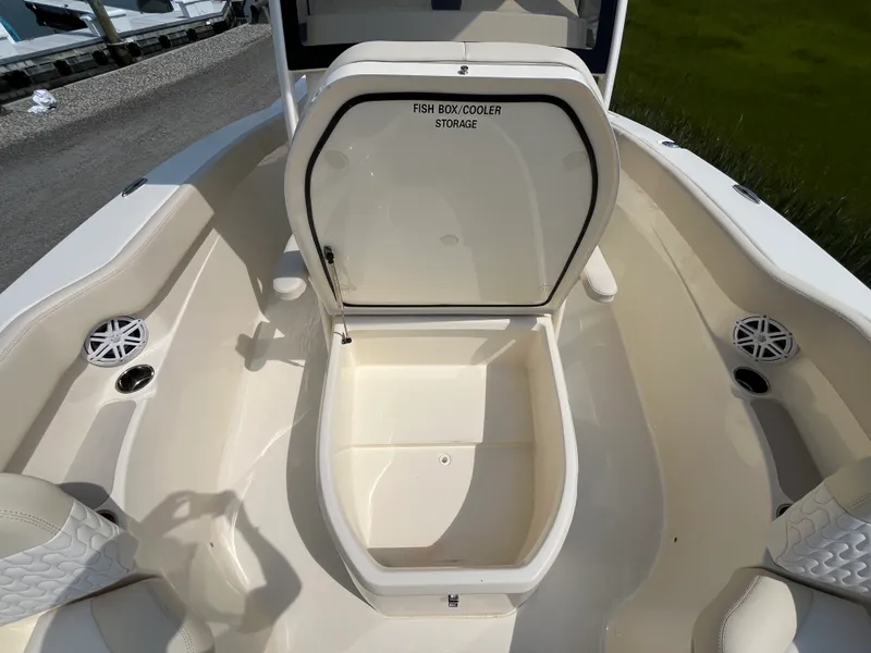 Slide: The Image of Scout 220 XSF 2027 - 17