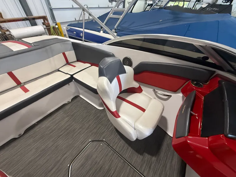 Slide: The Image of Four Winns 200H SIGNATURE 2017 - 8