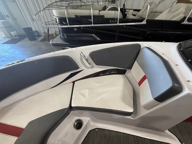 Slide: The Image of Four Winns 200H SIGNATURE 2017 - 20