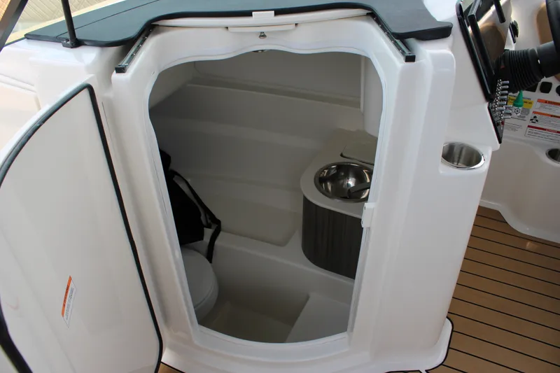 Slide: The Image of Sea Ray SDX 250 Surf 2026 - 16