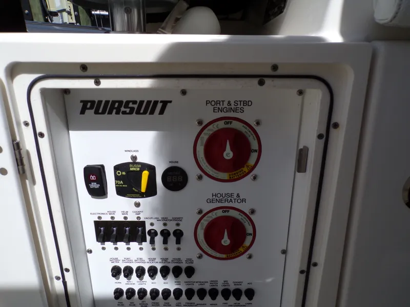 Slide: The Image of Pursuit 328 SPORT 2021 - 28