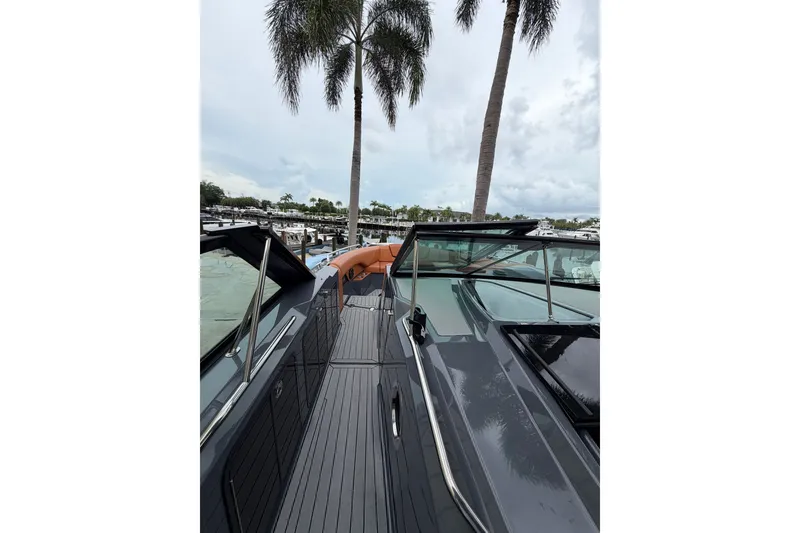 Slide: The Image of Cruisers 338 Outboard 2020 - 49
