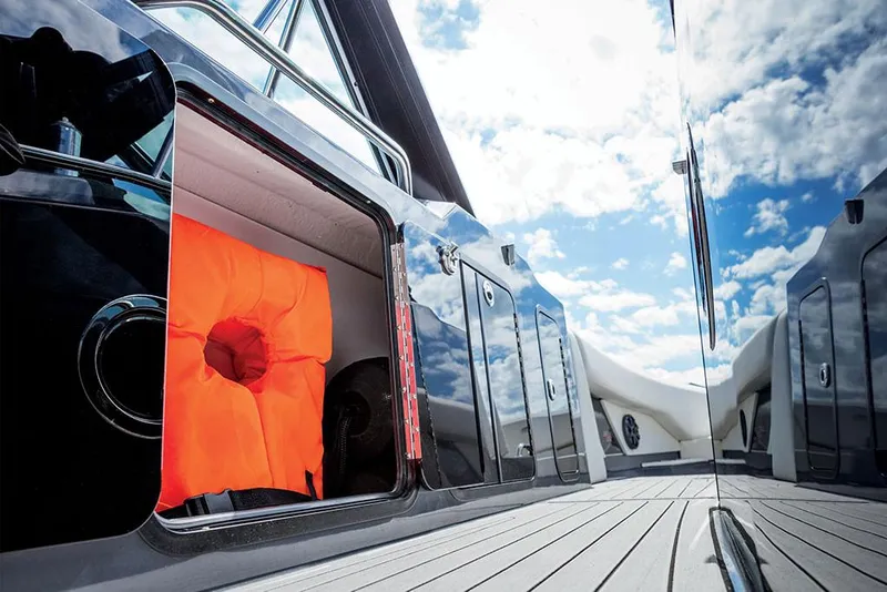 Slide: The Image of Cruisers 338 Outboard 2020 - 61
