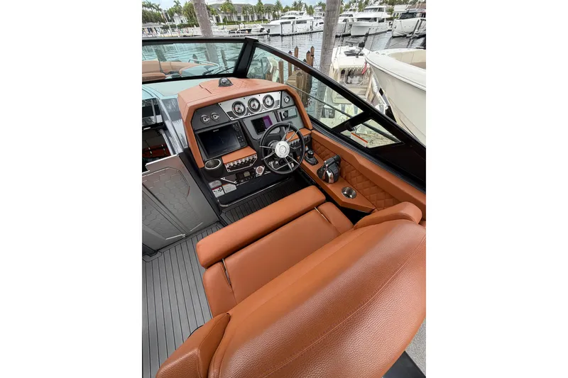 Slide: The Image of Cruisers 338 Outboard 2020 - 28