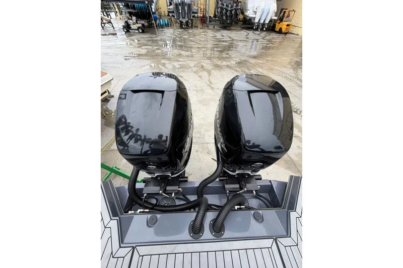 Slide: The Image of Cruisers 338 Outboard 2020 - 37