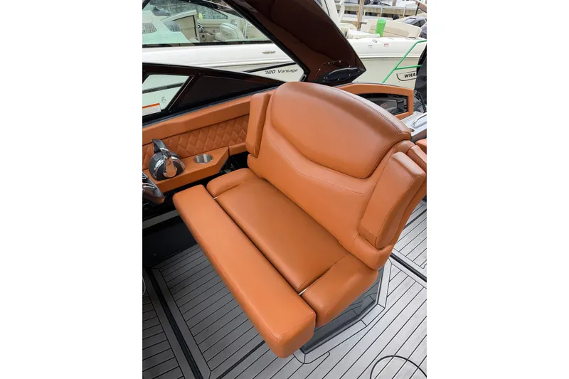 Slide: The Image of Cruisers 338 Outboard 2020 - 26