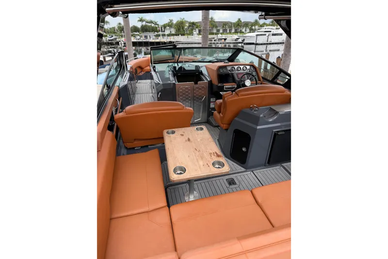 Slide: The Image of Cruisers 338 Outboard 2020 - 16