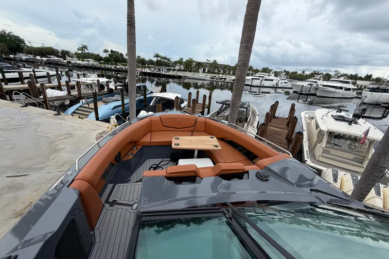 Slide: The Image of Cruisers 338 Outboard 2020 - 51