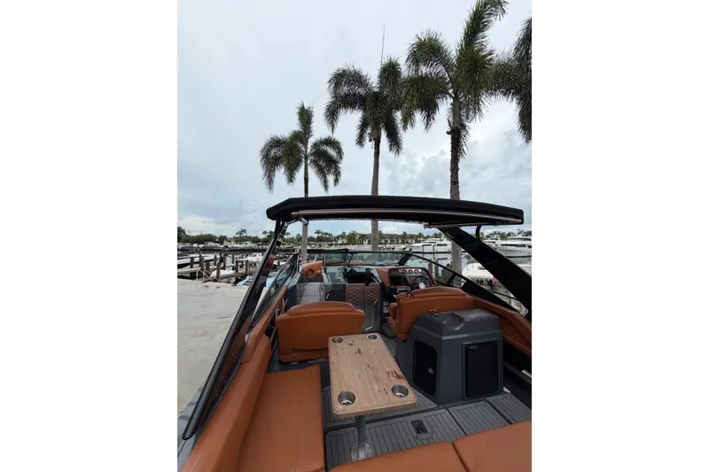 Slide: The Image of Cruisers 338 Outboard 2020 - 14