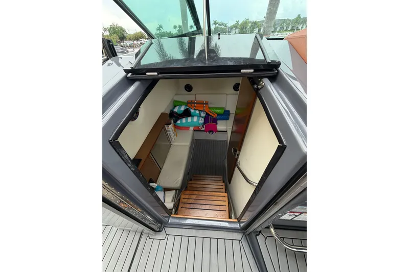 Slide: The Image of Cruisers 338 Outboard 2020 - 54