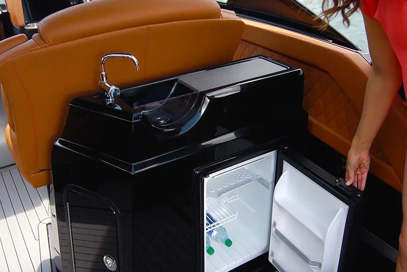 Slide: The Image of Cruisers 338 Outboard 2020 - 62