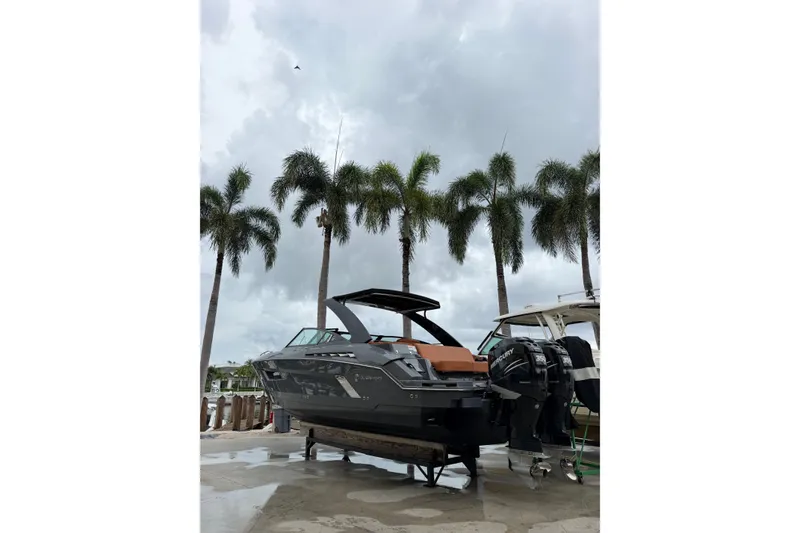 Slide: The Image of Cruisers 338 Outboard 2020 - 31