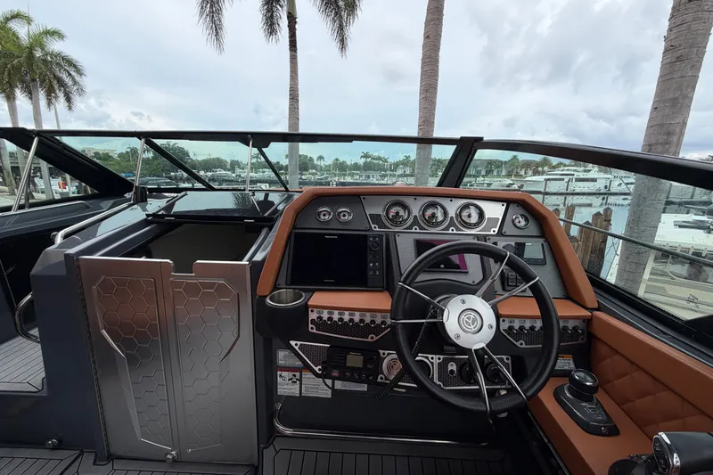 Slide: The Image of Cruisers 338 Outboard 2020 - 42