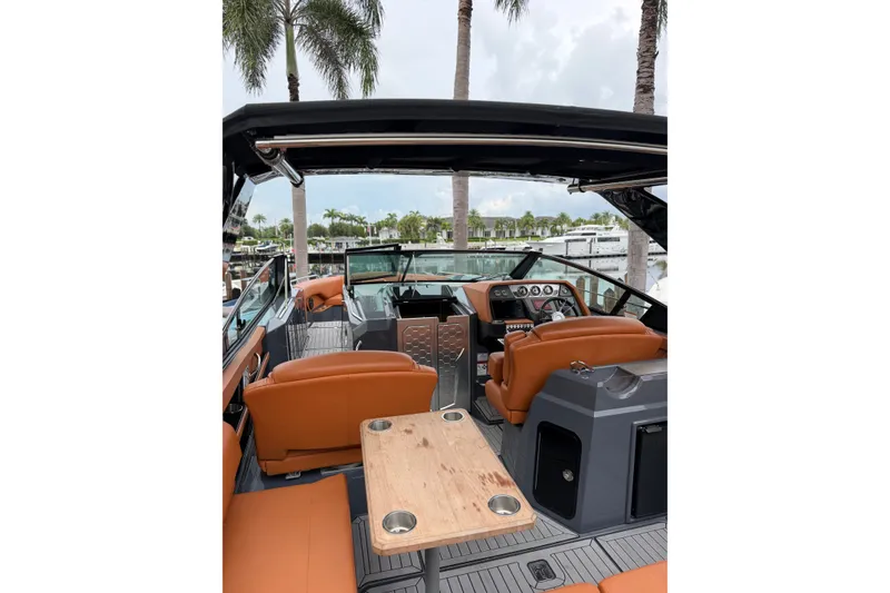 Slide: The Image of Cruisers 338 Outboard 2020 - 15