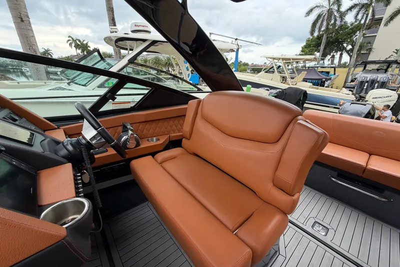 Slide: The Image of Cruisers 338 Outboard 2020 - 47