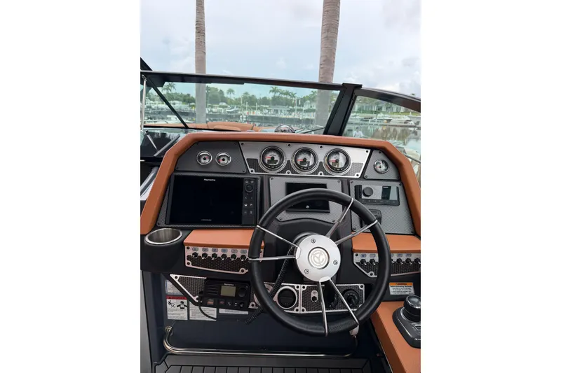 Slide: The Image of Cruisers 338 Outboard 2020 - 43