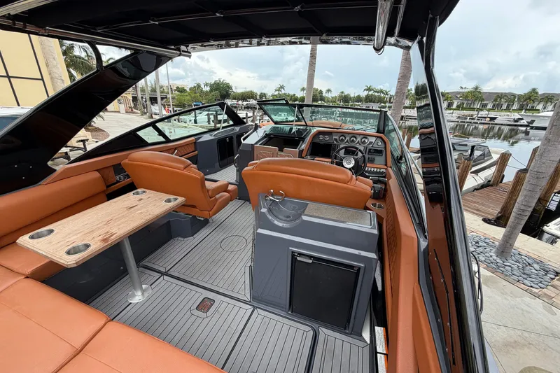 Slide: The Image of Cruisers 338 Outboard 2020 - 41