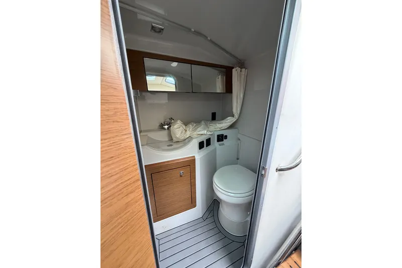 Slide: The Image of Cruisers 338 Outboard 2020 - 57