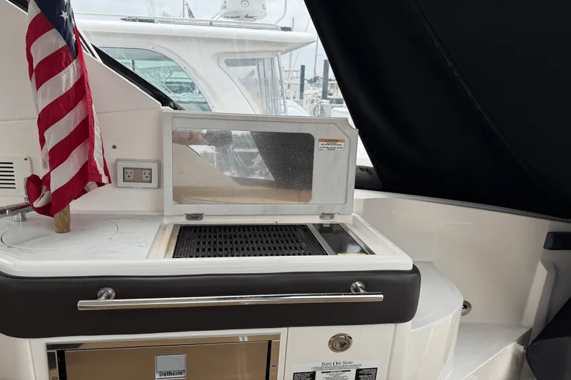 Slide: The Image of Sea Ray 320 SUNDANCER OUTBOARD 2023 - 11