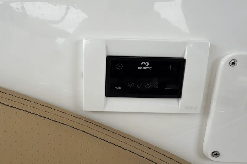 Slide: The Image of Sea Ray 320 SUNDANCER OUTBOARD 2023 - 13