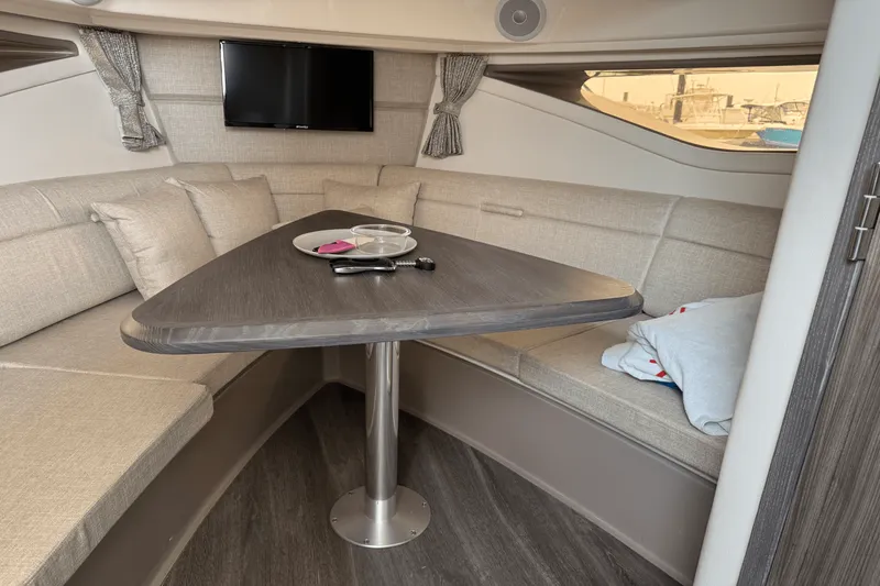 Slide: The Image of Sea Ray 320 SUNDANCER OUTBOARD 2023 - 16