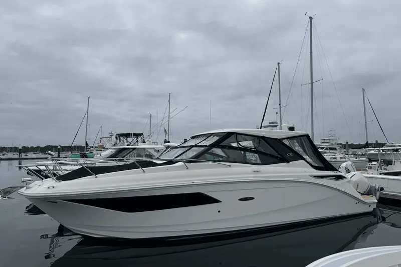 Slide: The Image of Sea Ray 320 SUNDANCER OUTBOARD 2023 - 2
