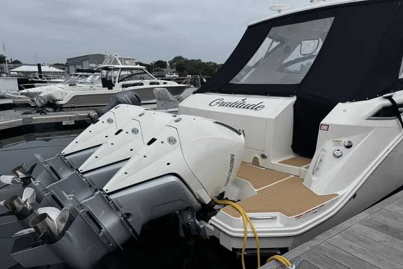 Slide: The Image of Sea Ray 320 SUNDANCER OUTBOARD 2023 - 5