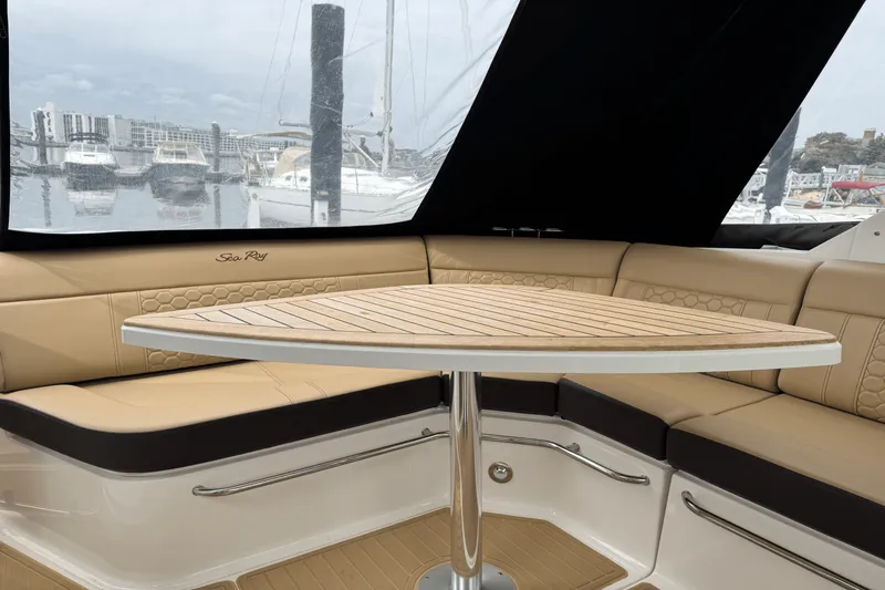 Slide: The Image of Sea Ray 320 SUNDANCER OUTBOARD 2023 - 8