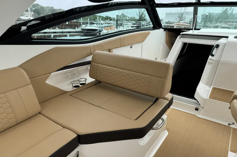 Slide: The Image of Sea Ray 320 SUNDANCER OUTBOARD 2023 - 9