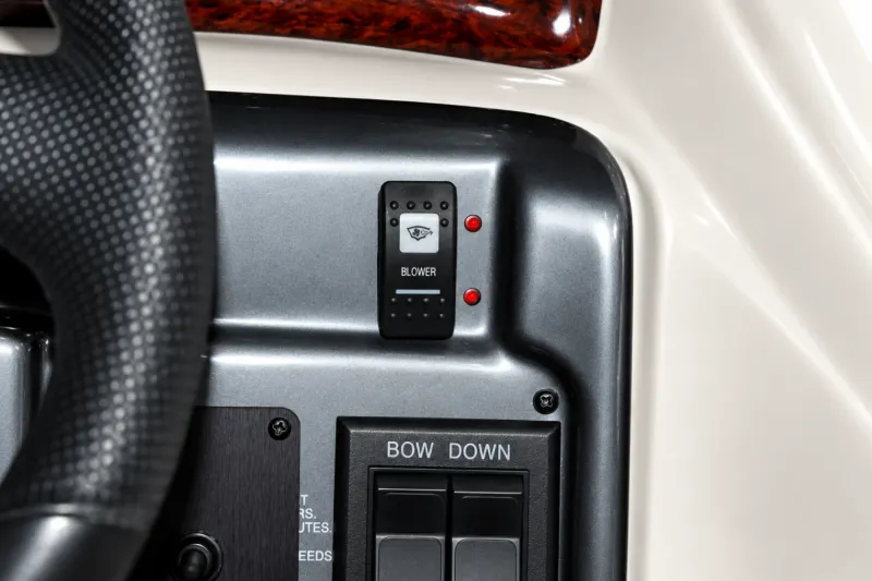 Slide: The Image of Monterey 250 Cruiser 2005 - 14