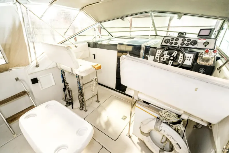Slide: The Image of Chris-Craft 34 Amerosport 1987 - 20