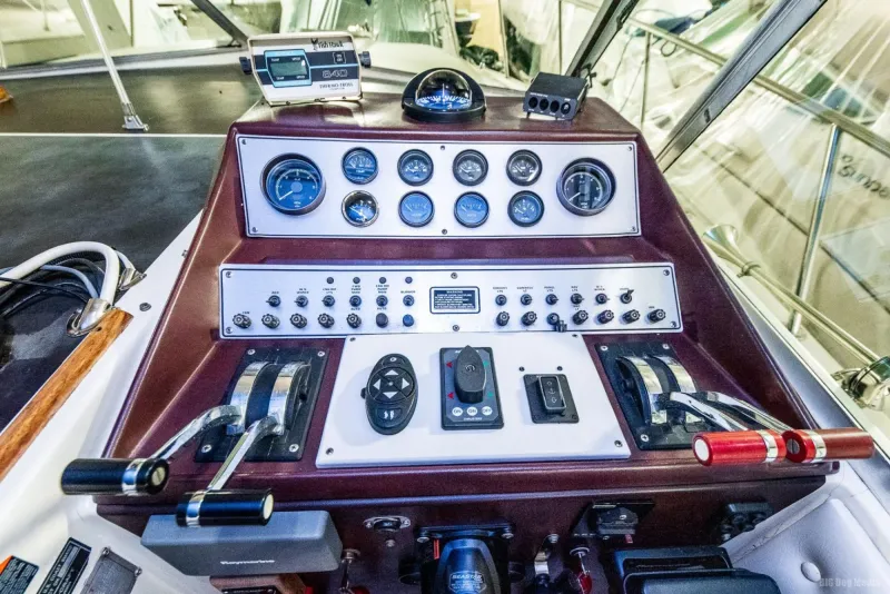 Slide: The Image of Chris-Craft 336 Mid Cabin 1985 - 29