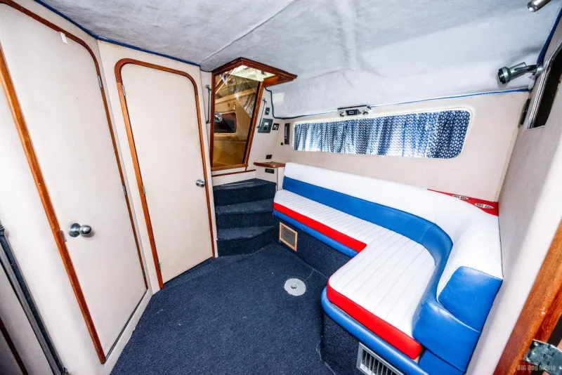 Slide: The Image of Chris-Craft 336 Mid Cabin 1985 - 46