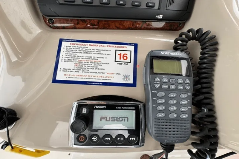 Slide: The Image of Sea Ray 340 Sundancer 2006 - 10